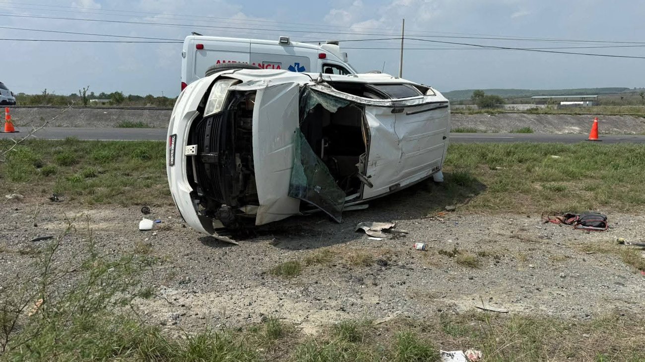 Volcadura deja un muerto y varios lesionados en Linares