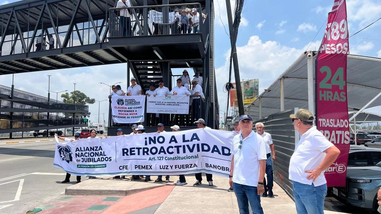 Jubilados de Pemex y CFE protestan en CDMX por tope de pensiones