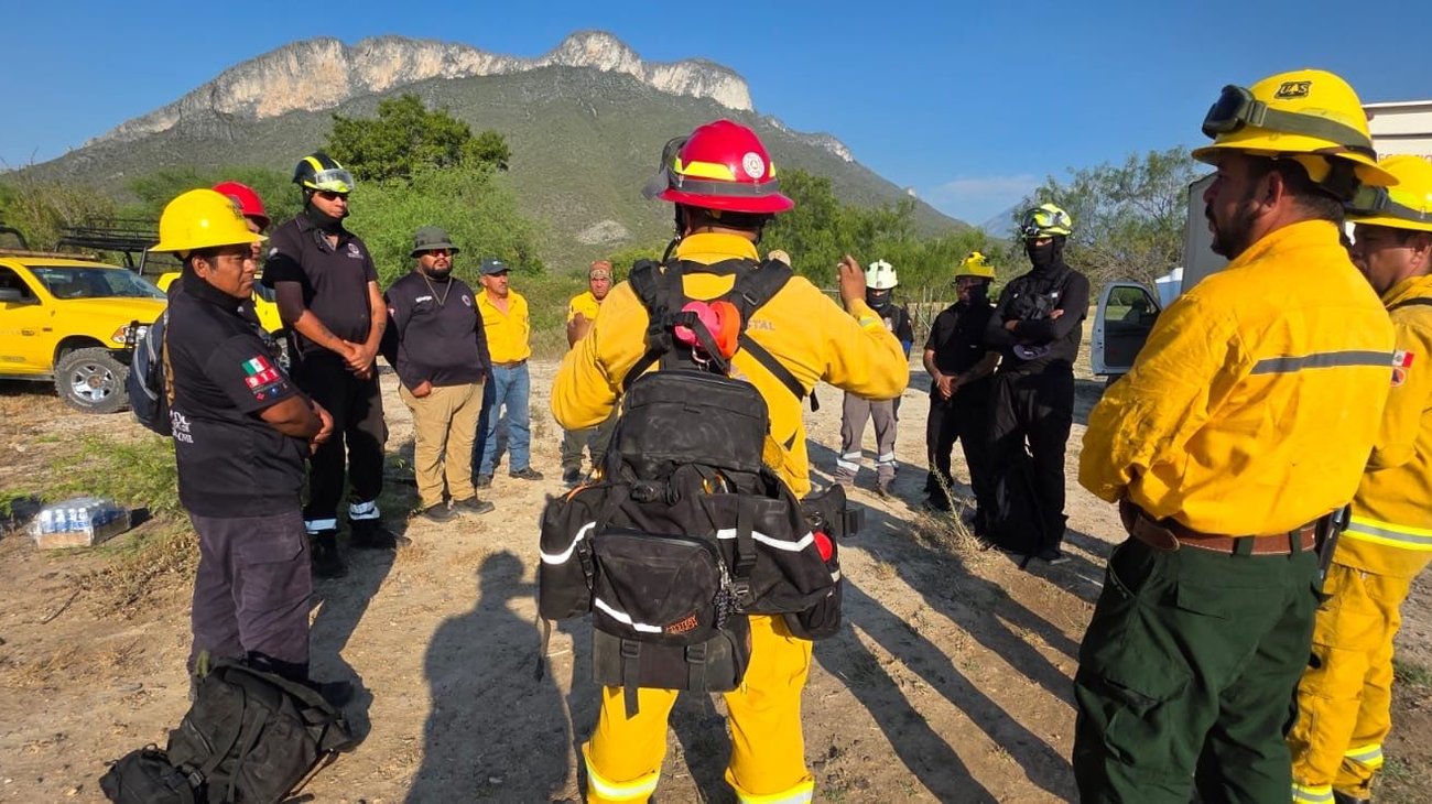 Reanudan combate a incendio forestal en Hidalgo, NL