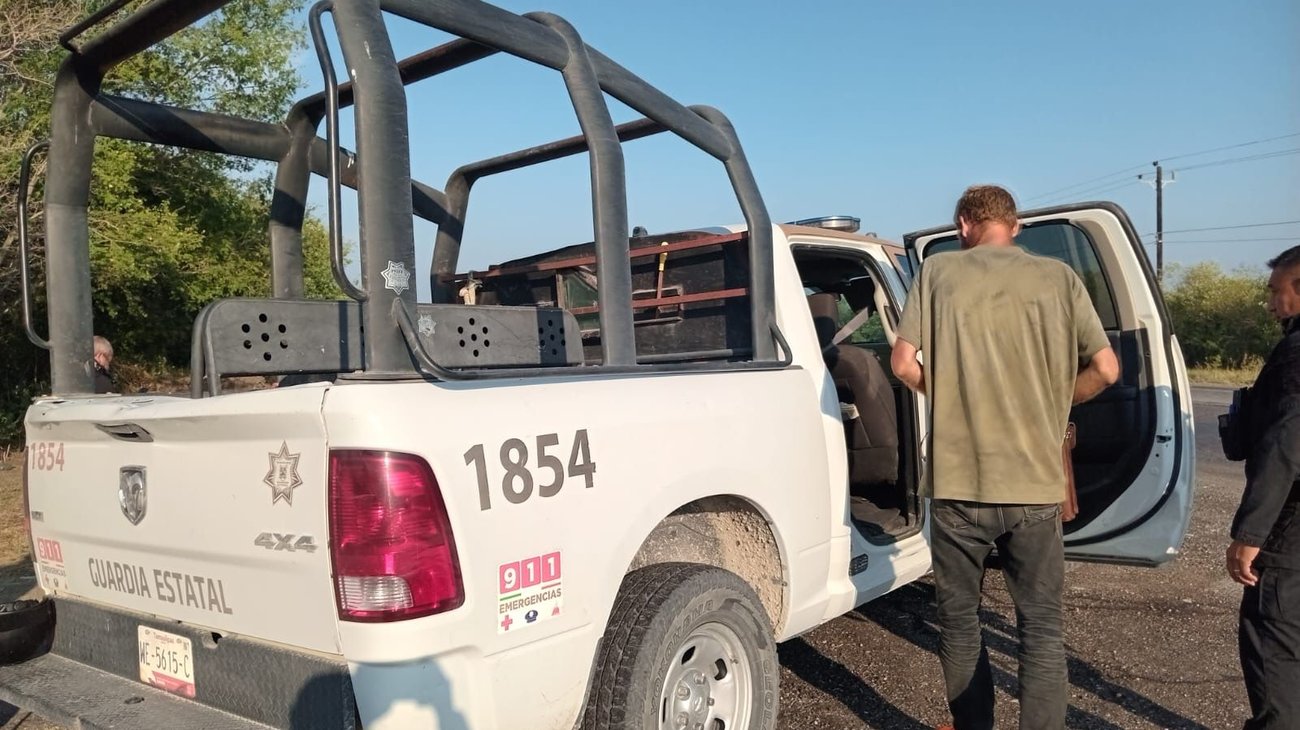 Rescatan a hombre deambulando por carretera; era buscado en EUA