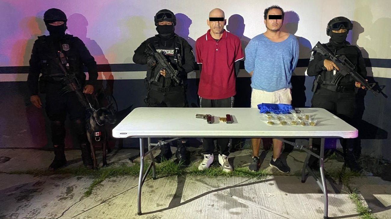 Detienen a dos hombres con arma y droga en Monterrey