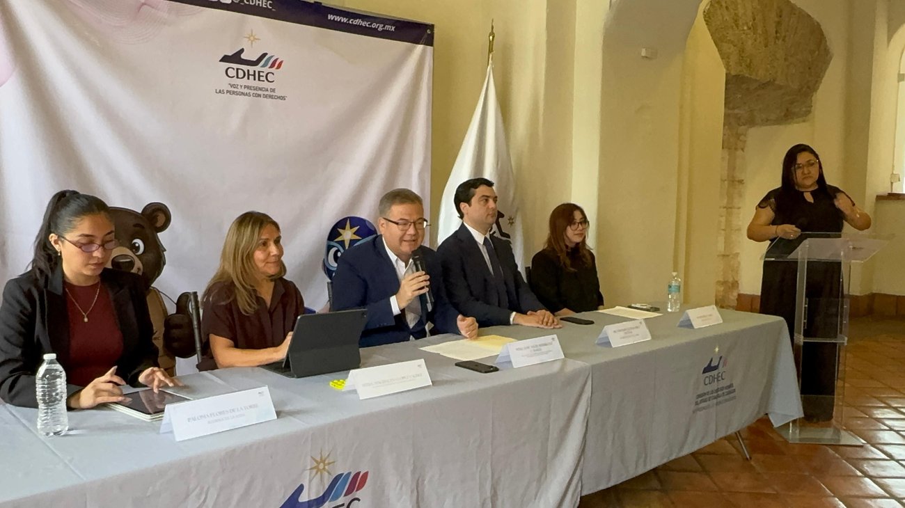 CDHEC reconoce a estudiantes por logro en derechos humanos