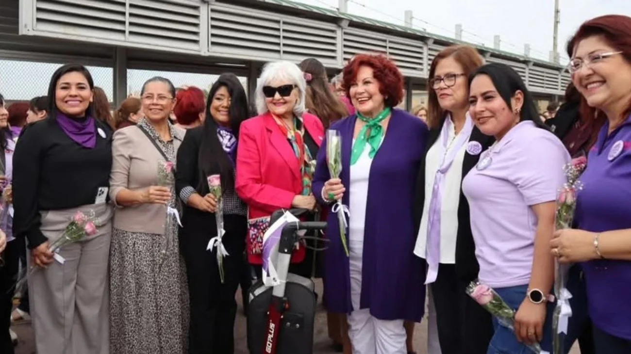 Refrendan lazos de hermandad mujeres en Puente Fronterizo