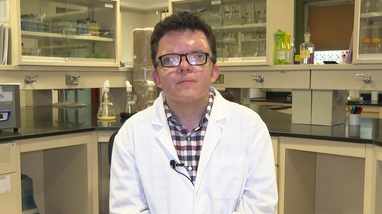 Joven con Síndrome de Apert es el primero en cursar licenciatura