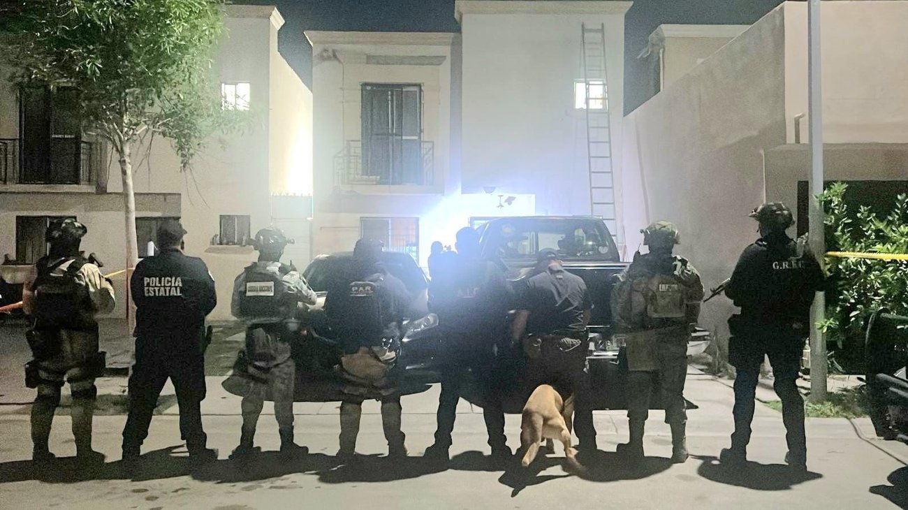 Aseguran drogas y armas en cateo en Torreón, Coahuila