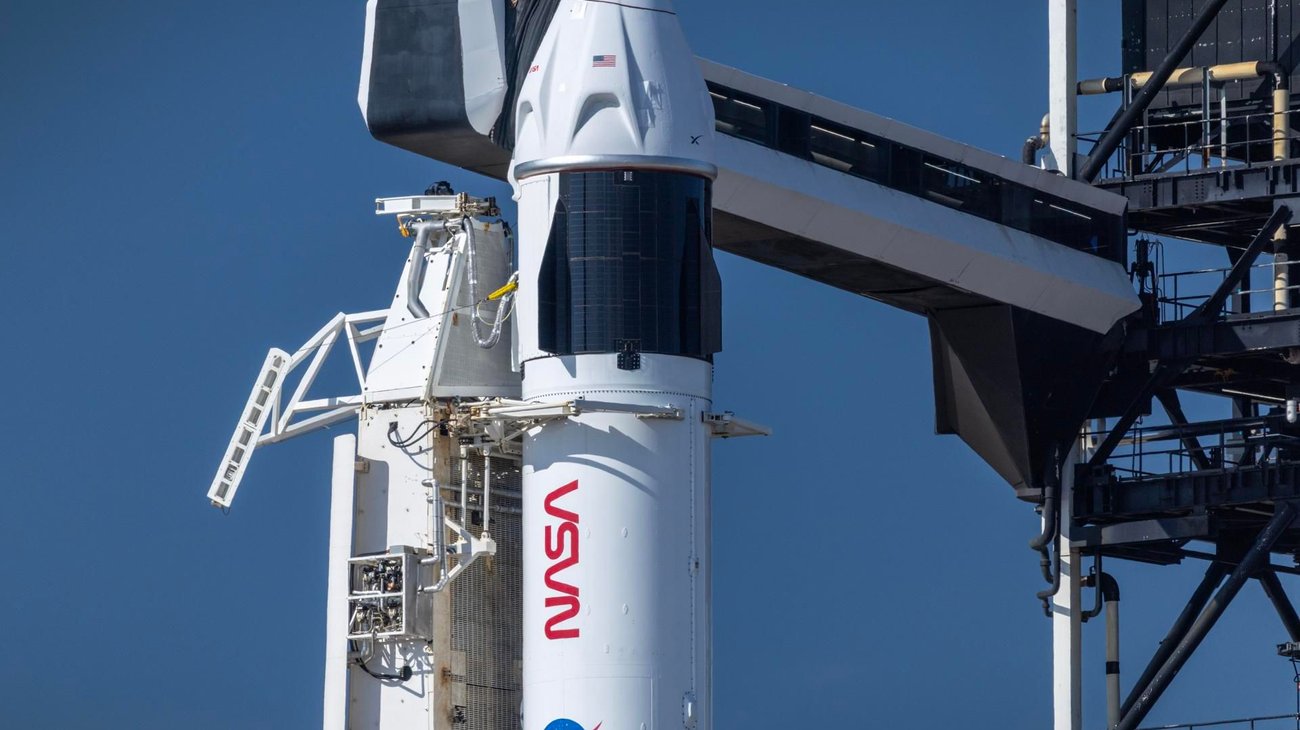 Trump firma orden para facilitar viajes comerciales al espacio