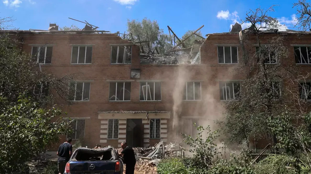 Dos muertos y más de 50 heridos en ataque ruso contra Kiev