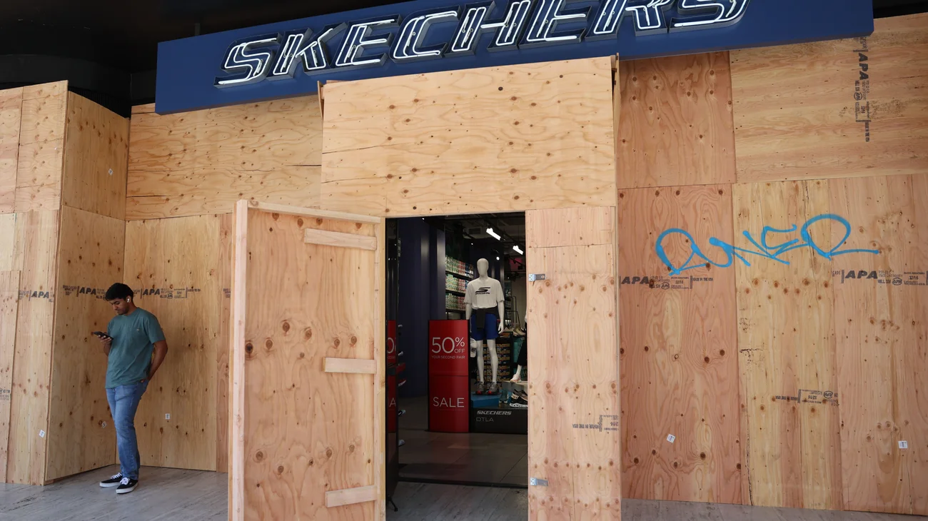 Declaran toque de queda en LA por tensión de redadas y protestas