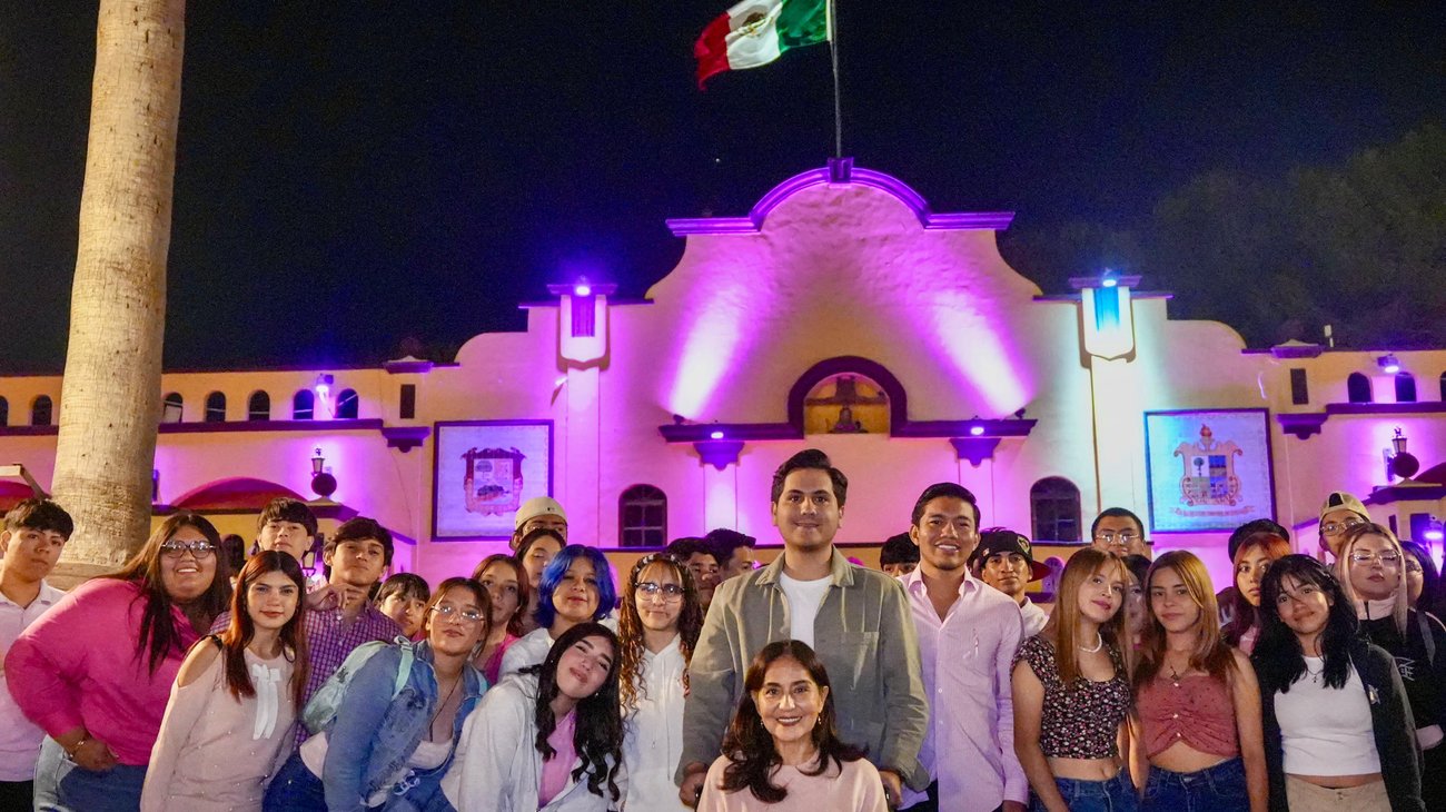 Ramos Arizpe se viste de rosa en lucha contra el cáncer de mama