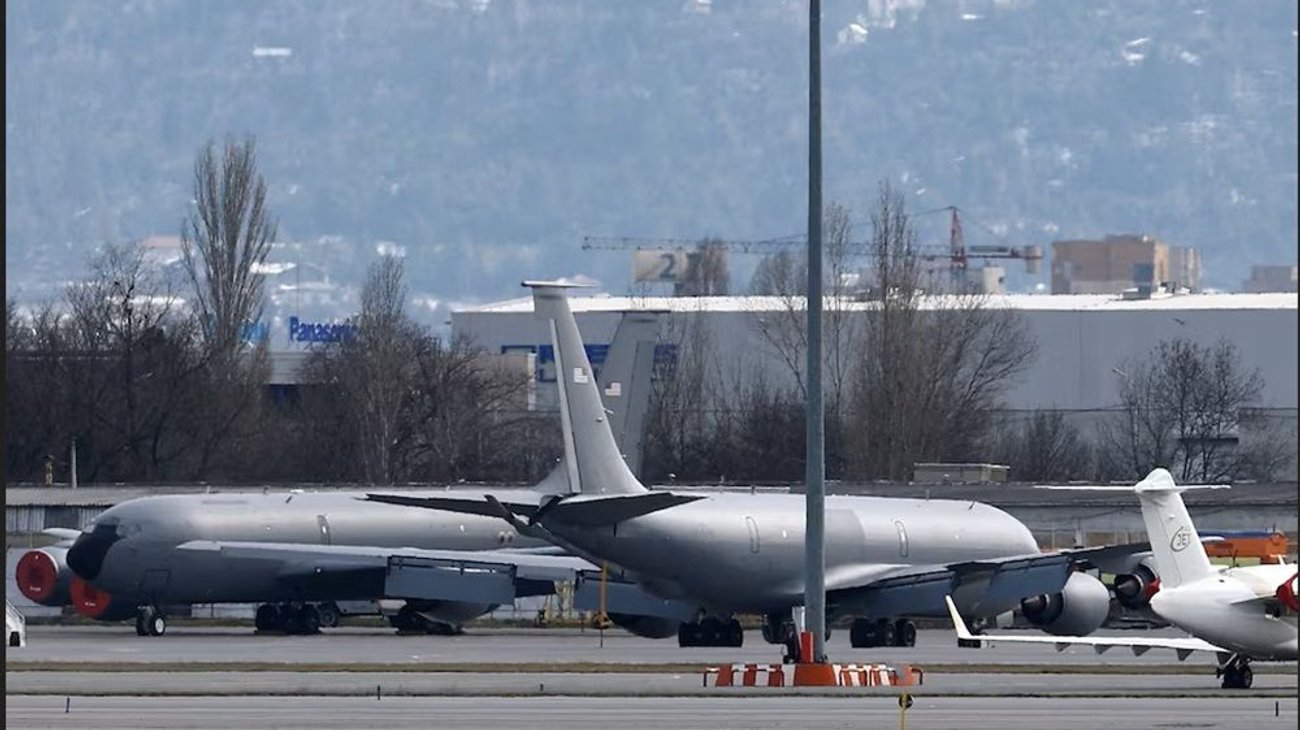 Estados Unidos retira dos aviones cisterna de Bulgaria