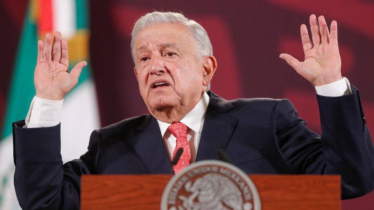 AMLO denuncia 'calumnias' por muerte de exsecretario