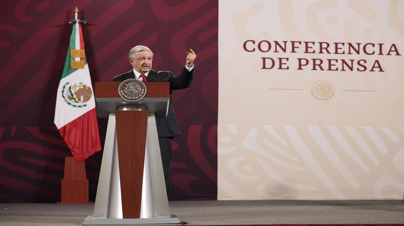 AMLO promete justicia por la niña que murió en un elevador