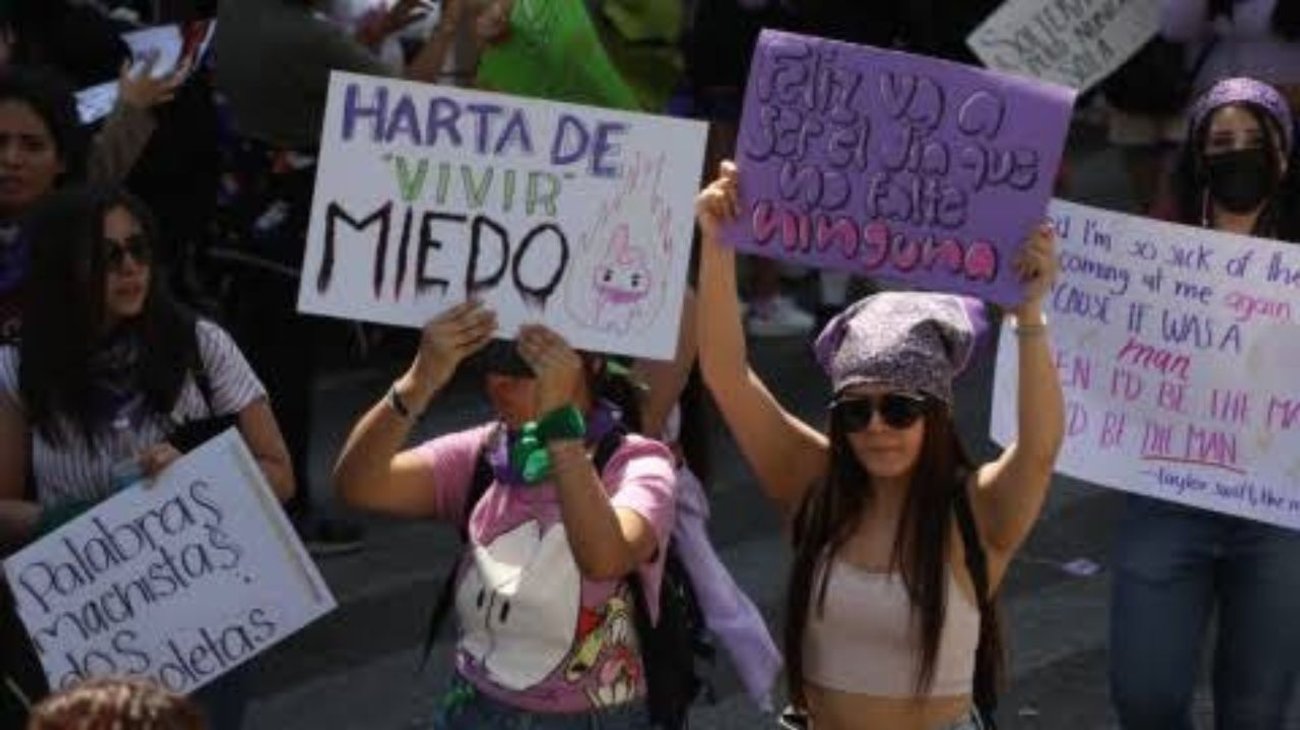 López Obrador pide a mujeres del 8M una marcha 'pacífica'