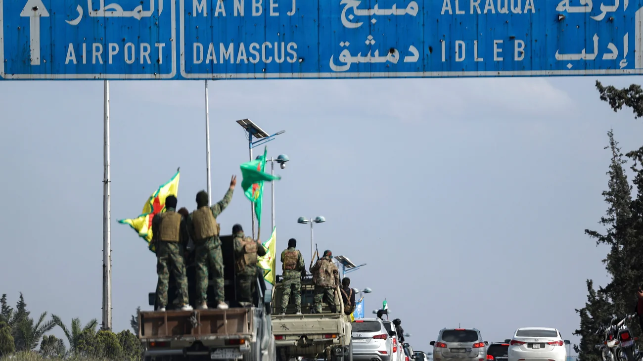 AP_25107852341387_52eb6b77c7