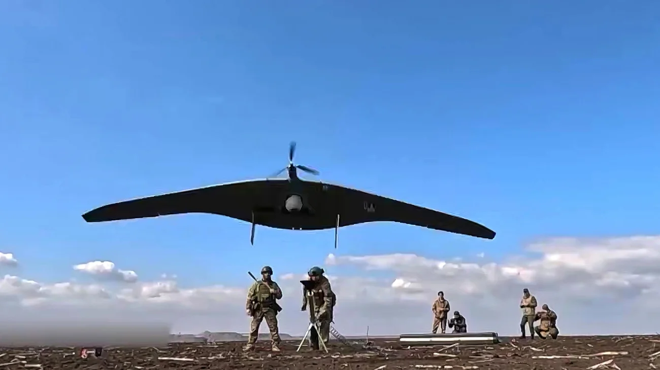 AP_25109393905846_5d1ef23dbb