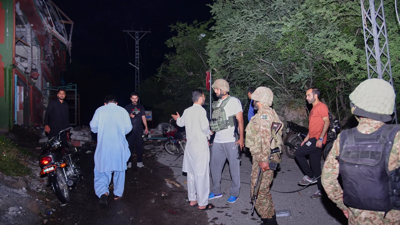 AP_25126786562193_26de26c62f