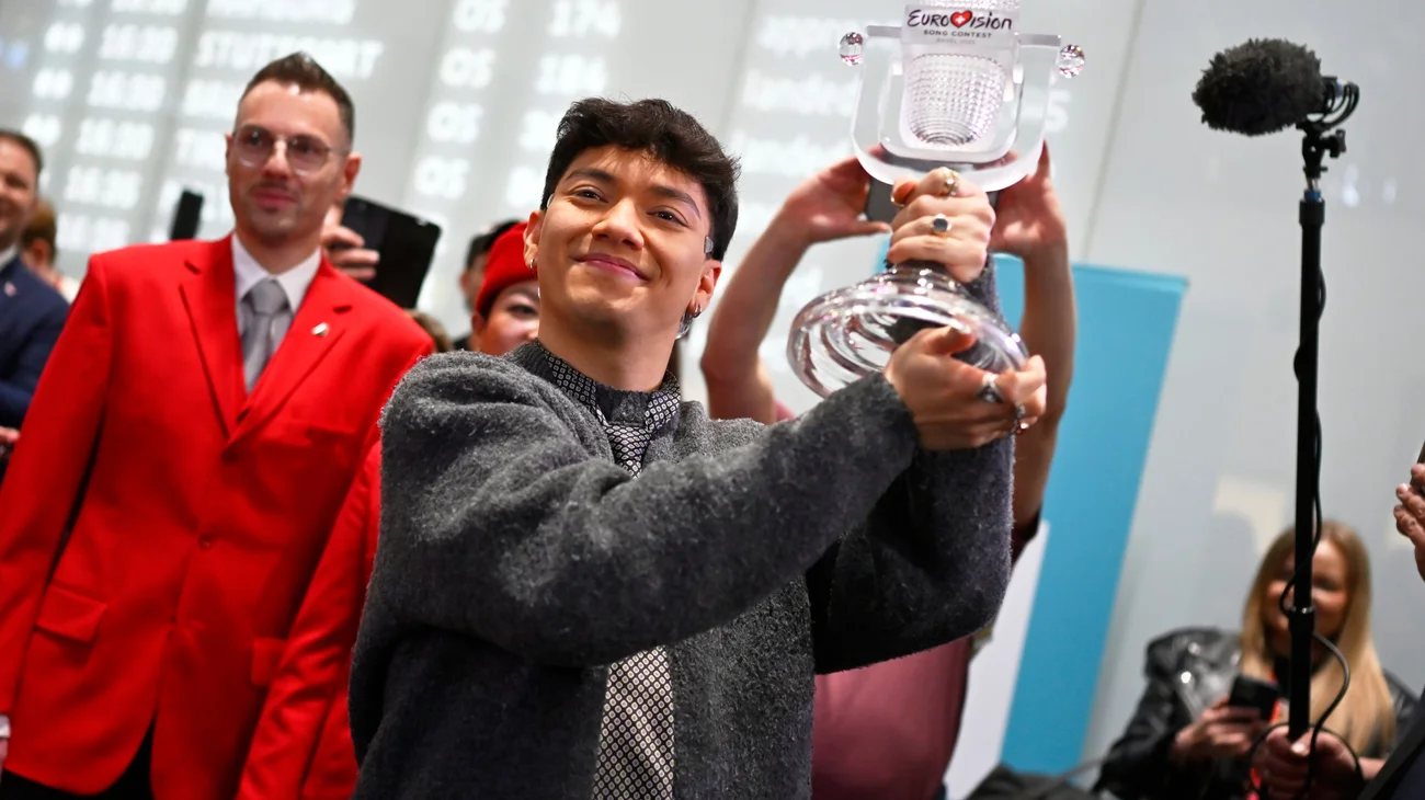 AP_25138628258839_7abb780fde