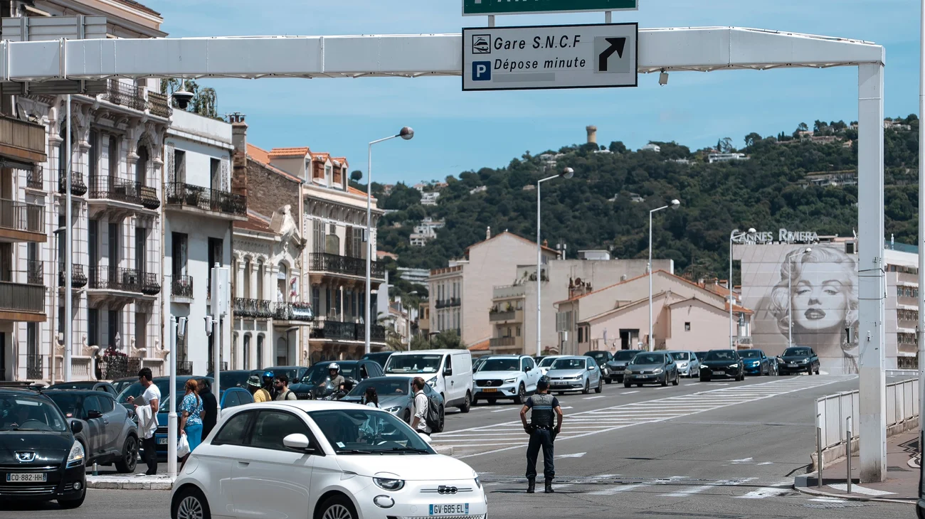 AP_25145627930343_1_5fbcd596f7