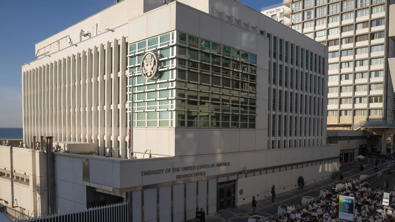 AP_25145761103337_680b2a3ac5