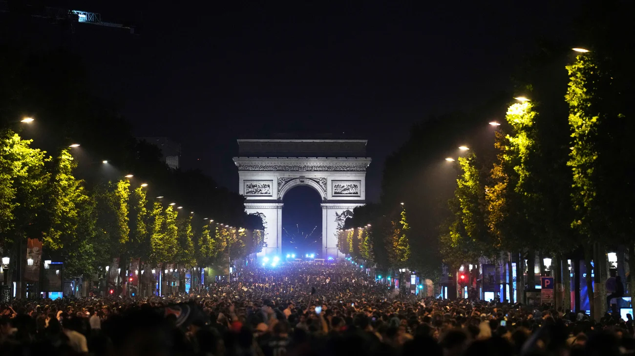 AP_25152372245068_1_6fa7497b16