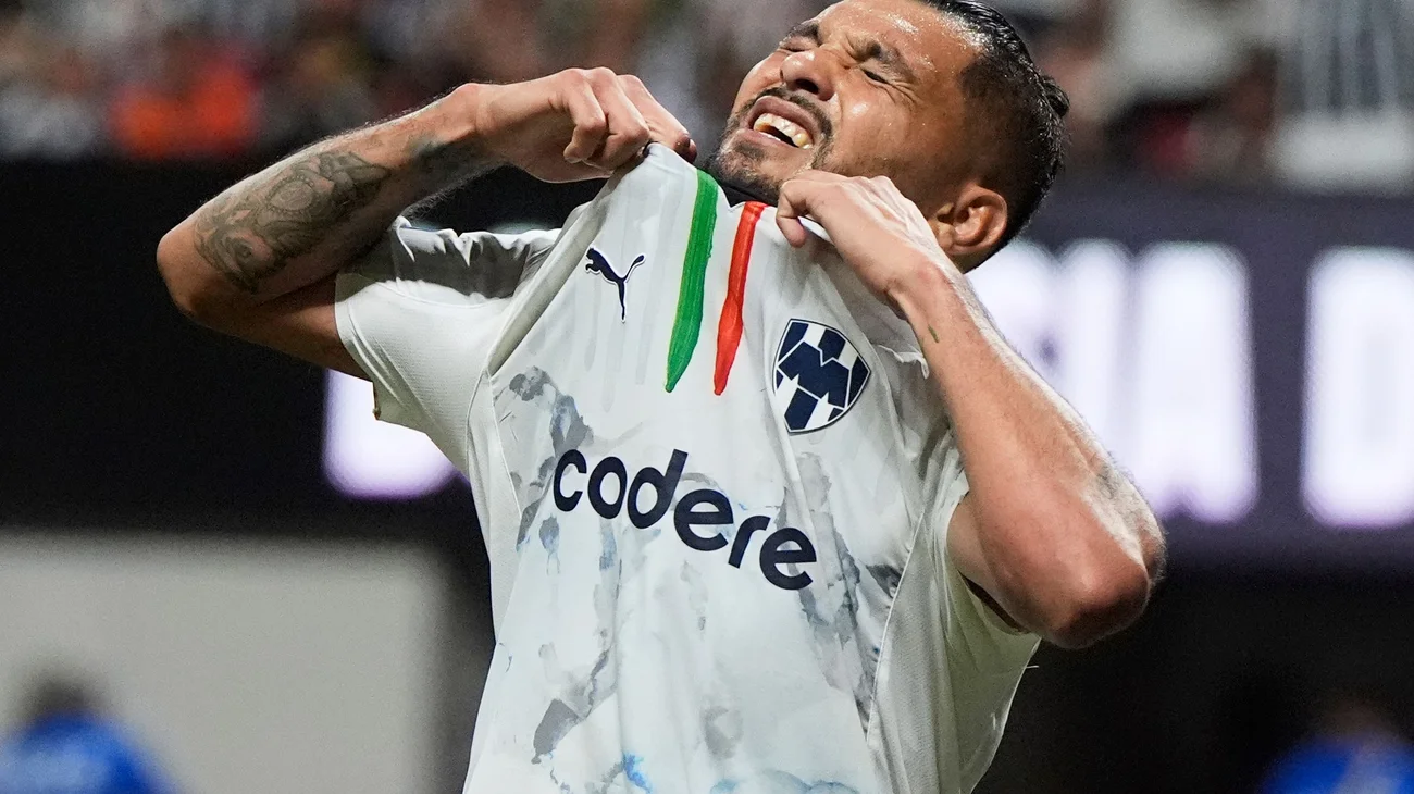 AP_25183094467909_a62a94fe38