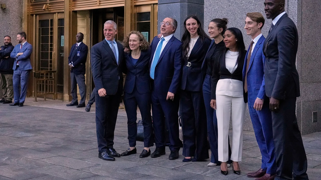 AP_25187615851285_f6ba07304e