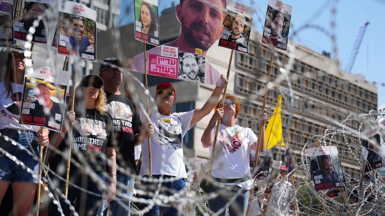 AP_25214436112610_dd65316a10