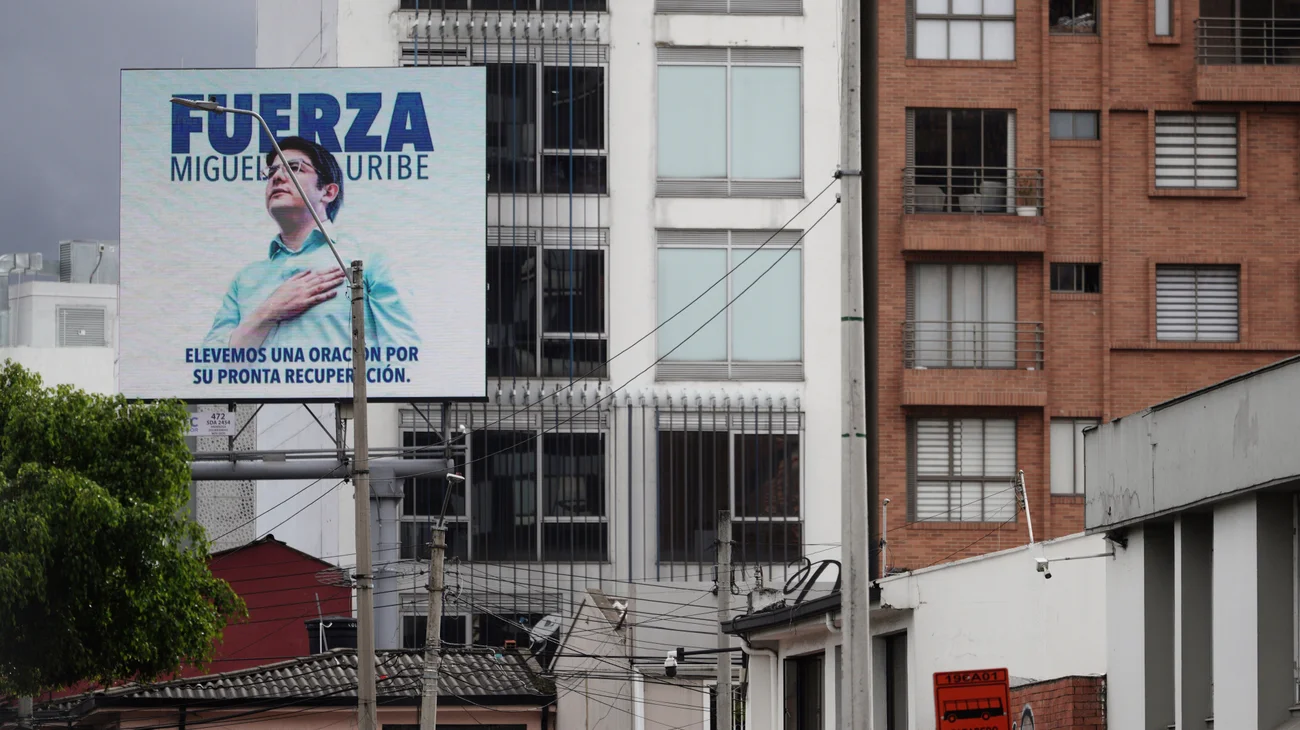 AP_25221680510324_2ae35e2d84