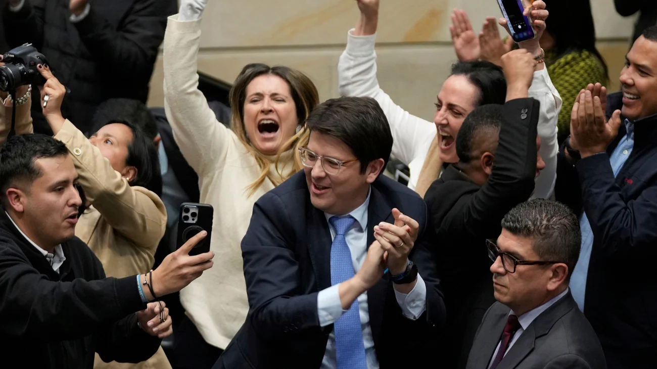 AP_25223399973552_6b6319c1ee