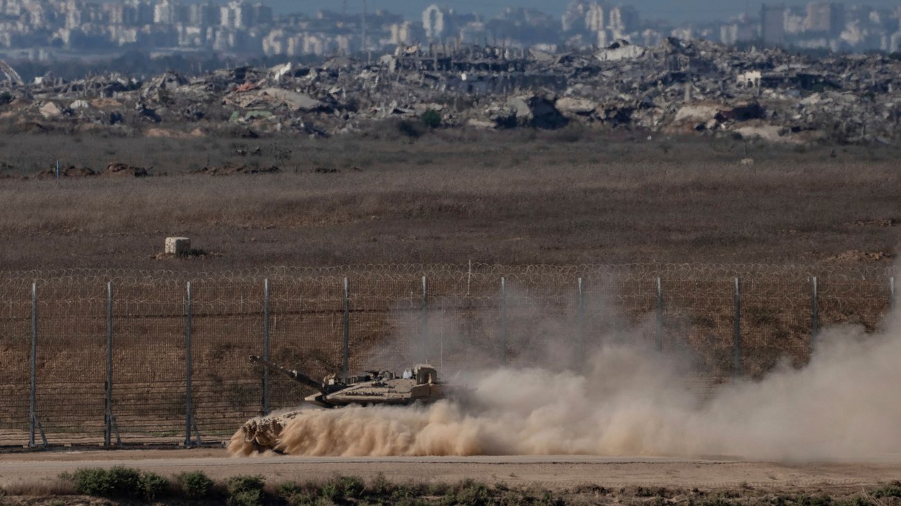 AP_25232837452905_41efa6b472