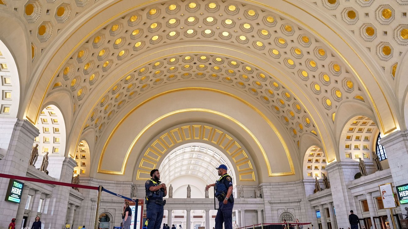 AP_25239492130036_9237407275