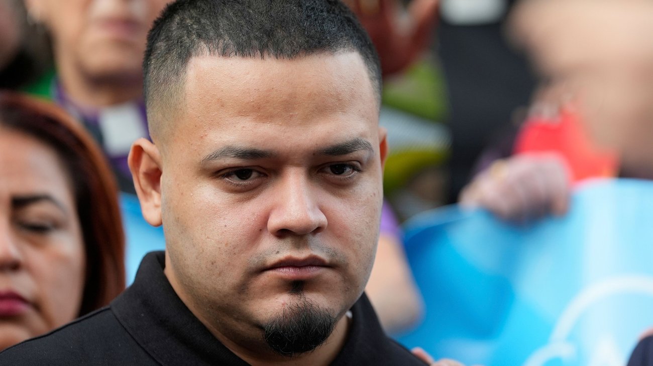 AP_25239496383505_0a4b280185