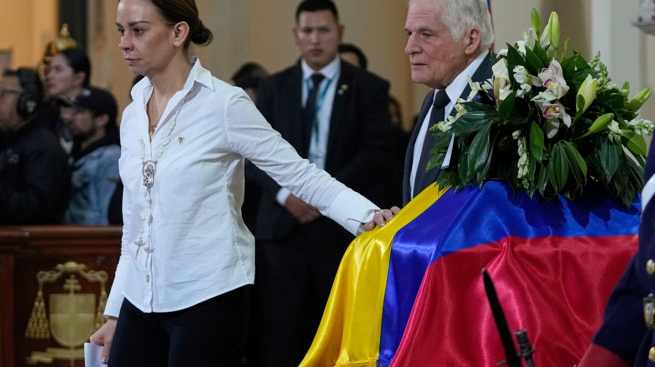 AP_25239784879262_fdd0af457b