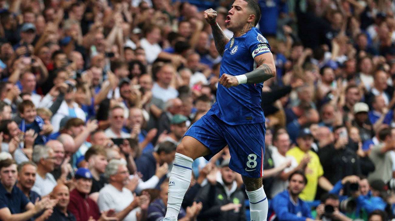 AP_25242499999391_7032939495