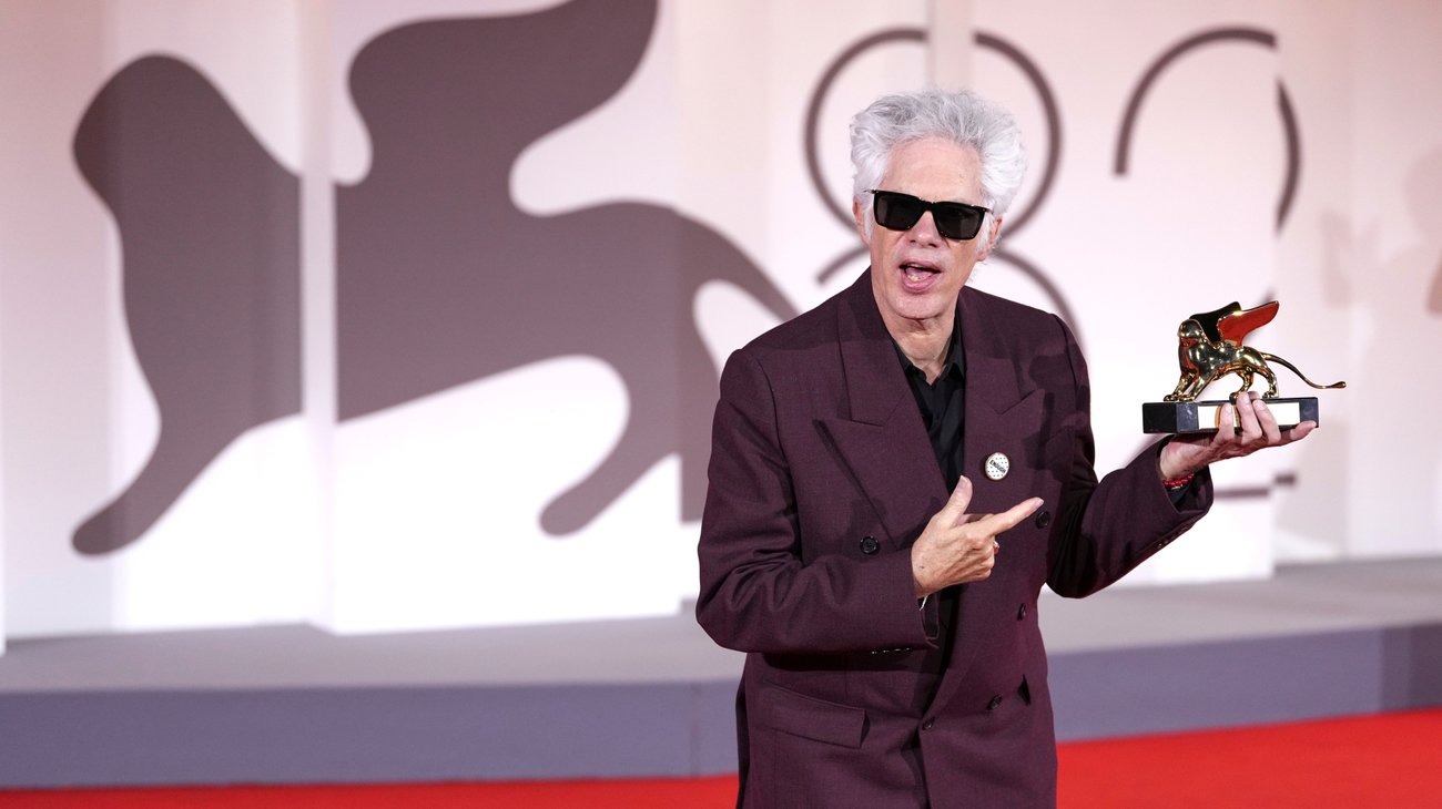 AP_25249783607205_cfa23e3563