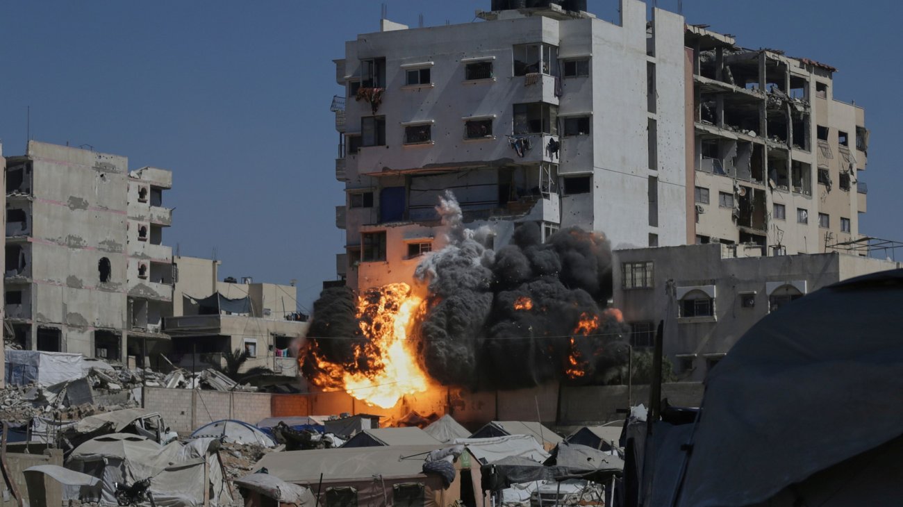 AP_25256410591990_84d1cefe12