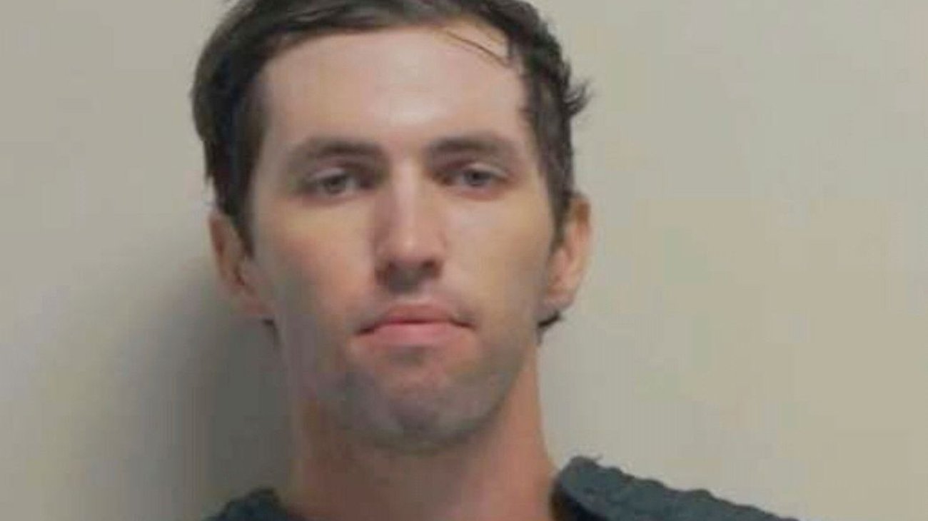 AP_25259673919994_72a6fb1827