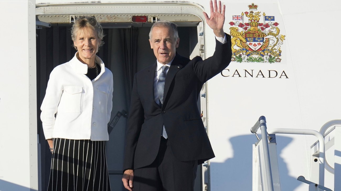 AP_25261523987306_d6075c5a53