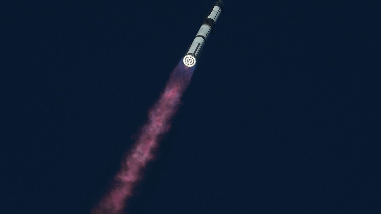 AP_25287047361845_51da38e1cf