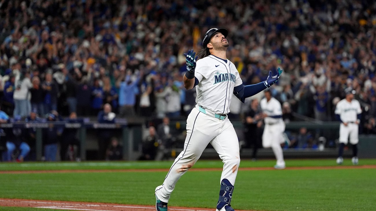 Marineros ganan y están a un triunfo de su 1ra Serie Mundial