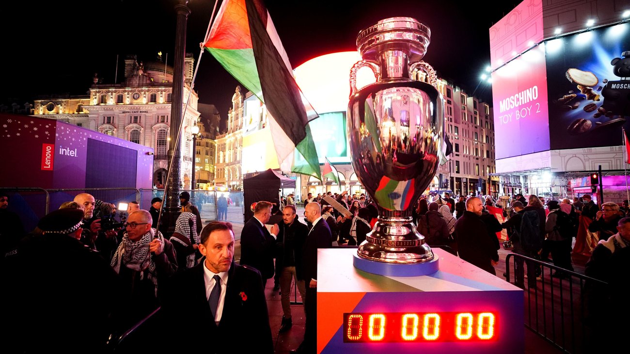 AP_25317003339486_60389d83c7