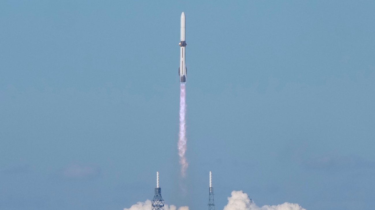 AP_25317835902008_6e03e4b995