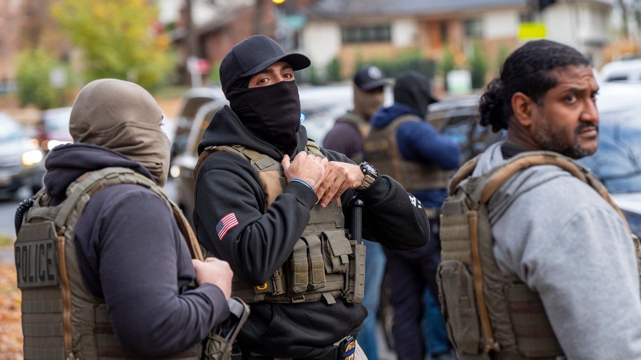 AP_25323635929139_10ab6ebfcd