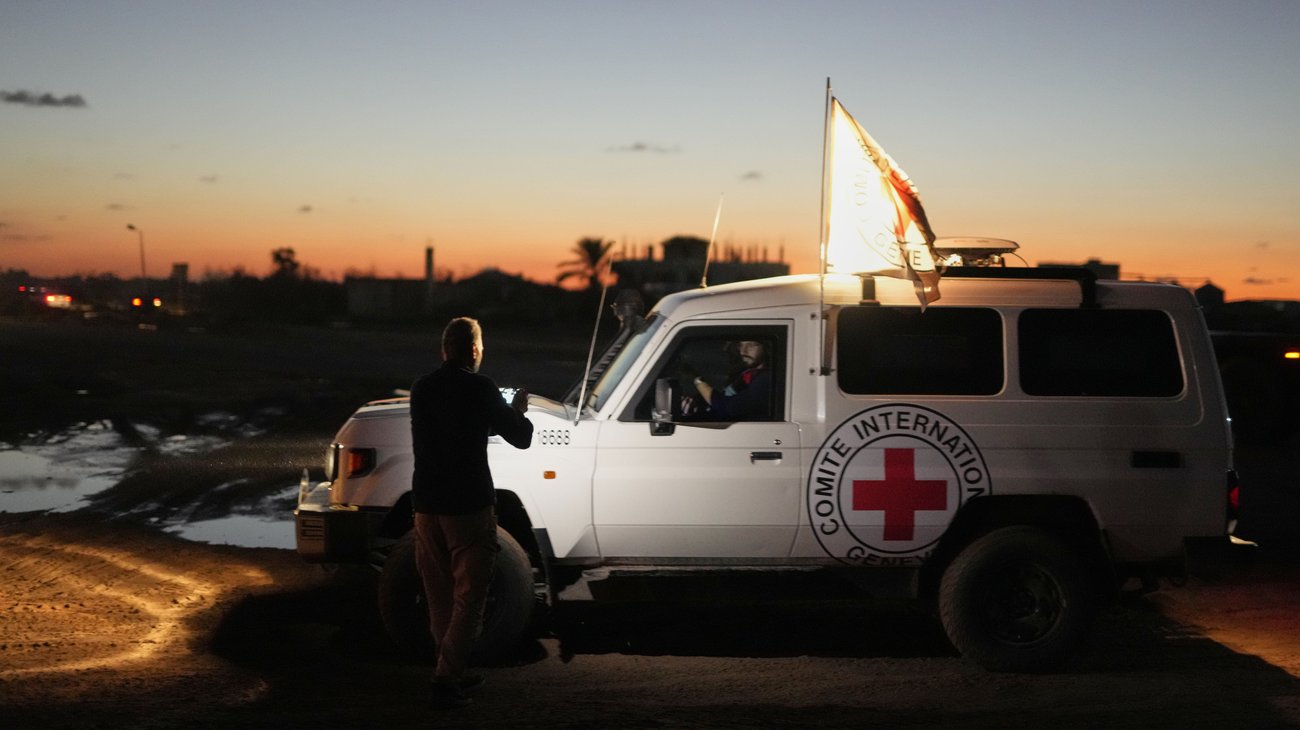 AP_25329708374539_585e3f2b3c