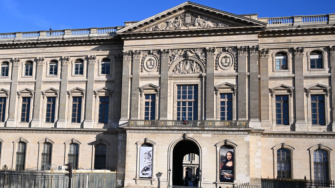 AP_25349349005516_7a77bf17d3