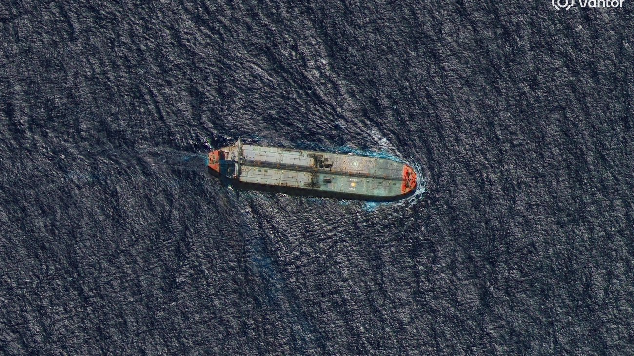 AP_25351006885273_6d692be4ba