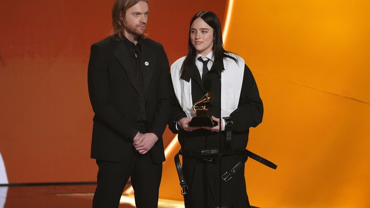 Billie Eilish lanza crítica al ICE por redadas en los Grammy 2026