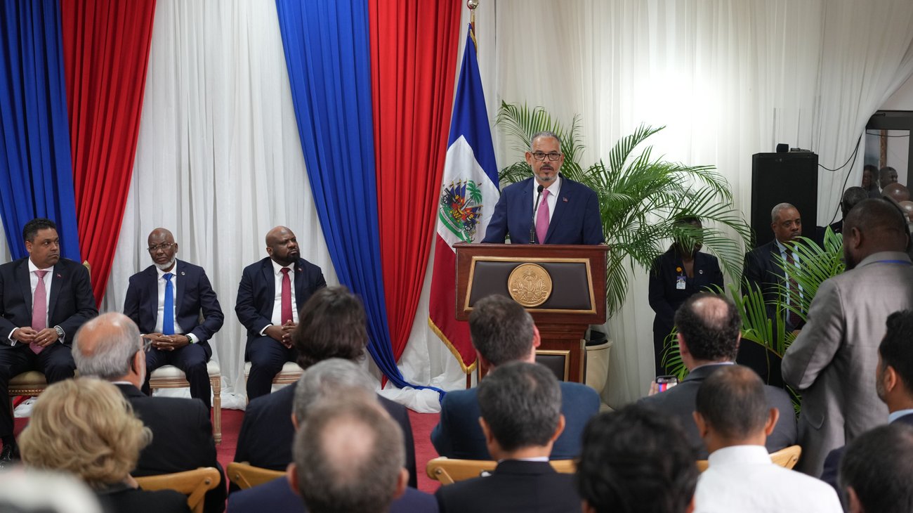 AP_26039047810782_ae6790a23d