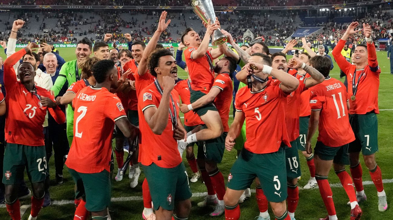 AP_26043716405689_a87185ad27