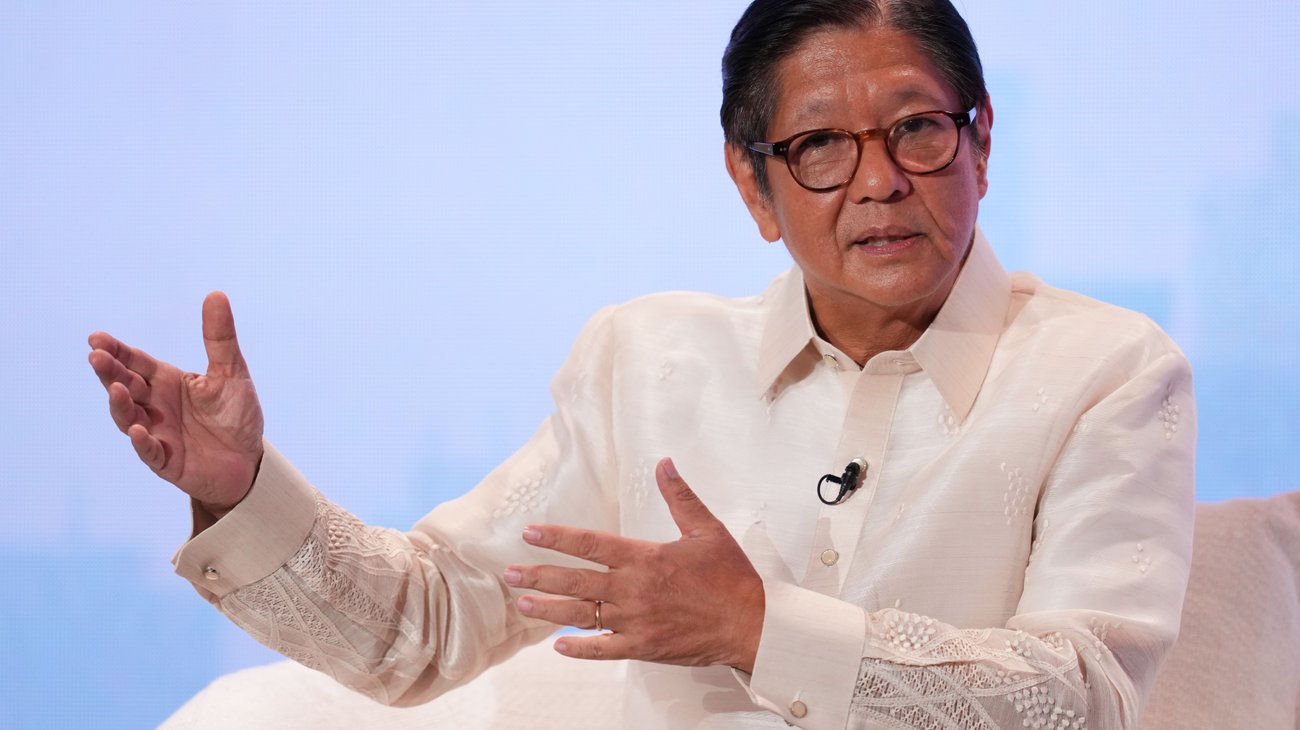 Presidente de Filipinas llama a la paz en Medio Oriente